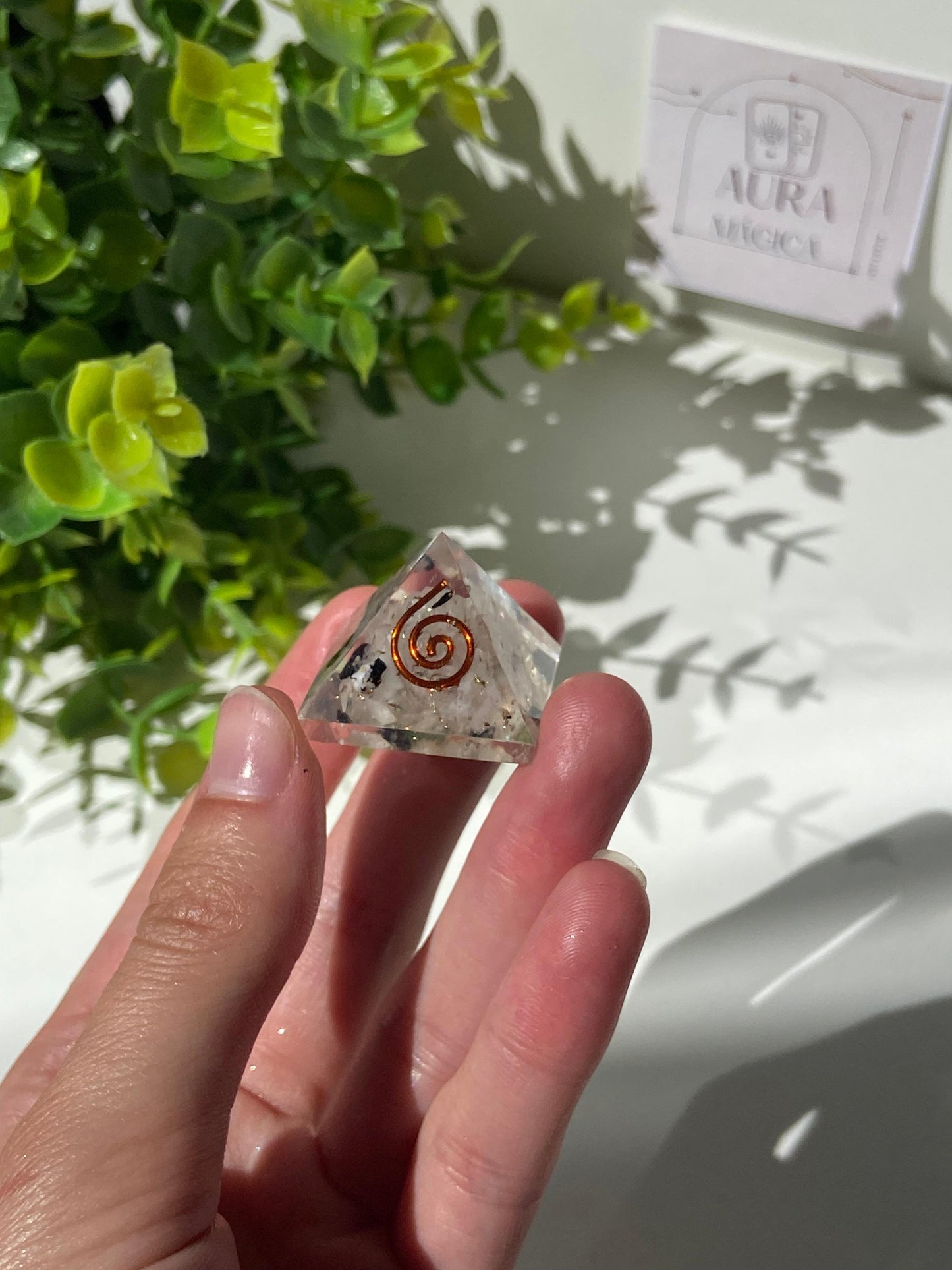 Pirámide Orgonita De Piedra Luna En Resina Con Espiral