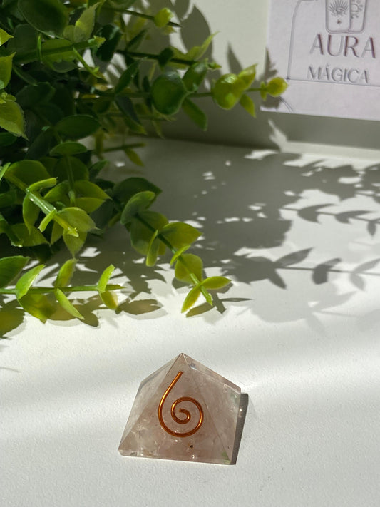 Pirámide Orgonita De Cuarzo Rosa En Resina Con Espiral