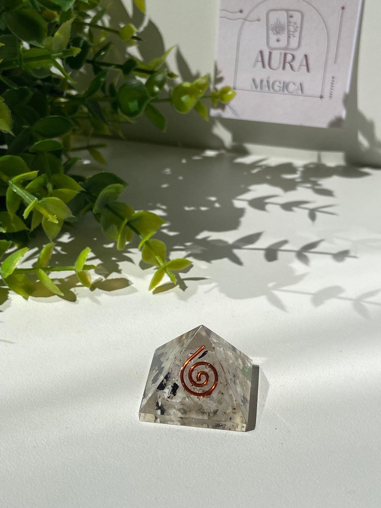 Pirámide Orgonita De Piedra Luna En Resina Con Espiral