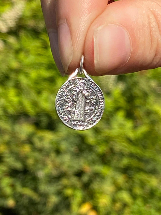 Medalla de San Benito en Plata de Ley 925 Envejecida