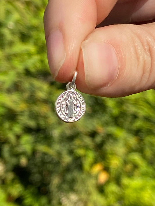 Medalla de San Benito Mini en Plata de Ley 925
